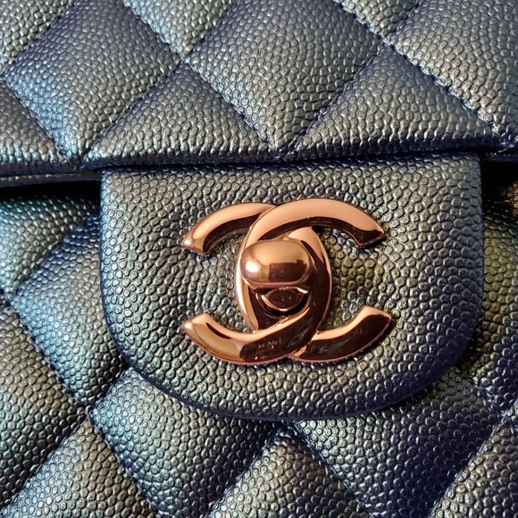 Chanel classic iridescent green caviar gold hw medium bag - Picture 7 of 13